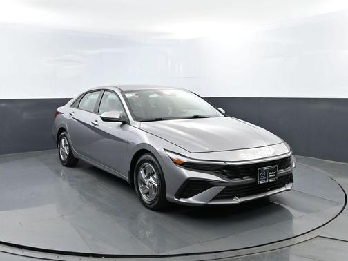 Metal 2025 Hyundai ELANTRA SE