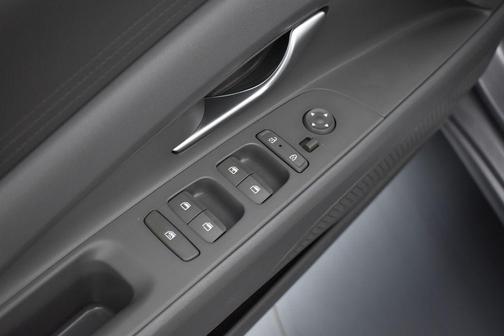 Metal 2025 Hyundai ELANTRA SE