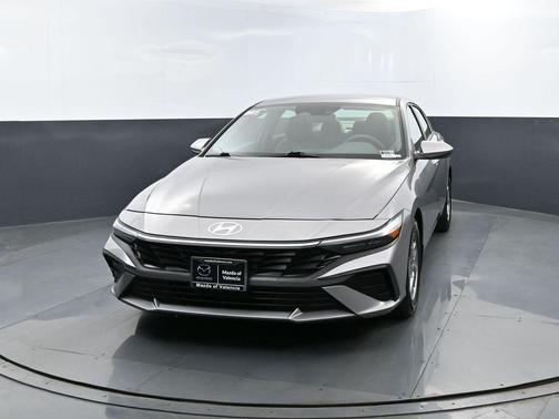 Metal 2025 Hyundai ELANTRA SE