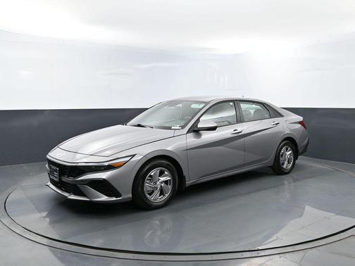 Metal 2025 Hyundai ELANTRA SE