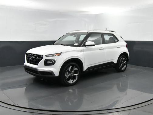 Lunar White 2025 Hyundai VENUE SEL
