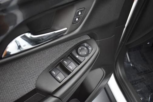 Summit White 2025 Chevrolet Trailblazer LT