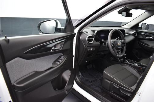 Summit White 2025 Chevrolet Trailblazer LT
