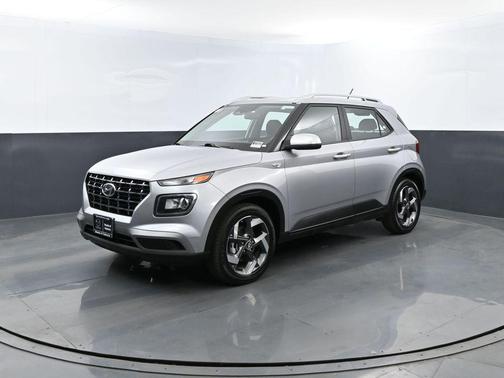 Shimmering Silver 2025 Hyundai VENUE SEL