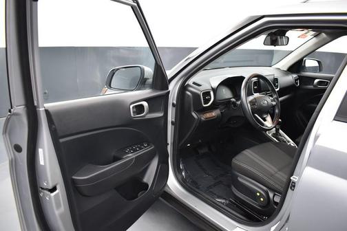 Shimmering Silver 2025 Hyundai VENUE SEL