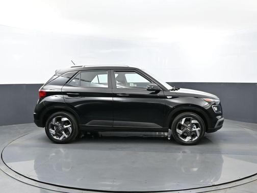 Onyx Black 2025 Hyundai VENUE SEL