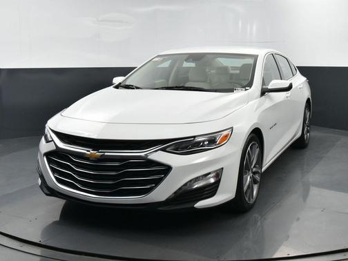 Summit White 2024 Chevrolet Malibu 2LT