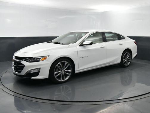 Summit White 2024 Chevrolet Malibu 2LT