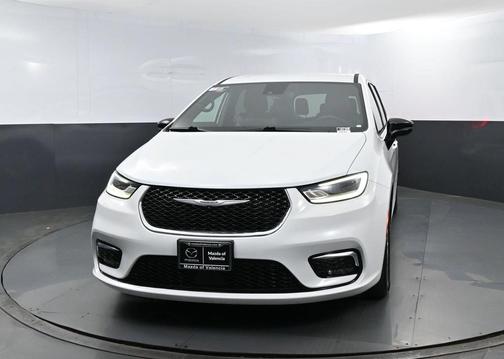 Bright White Clearcoat 2025 Chrysler Pacifica Select