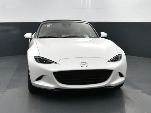 Snowflake White Pearl Mica 2026 Mazda MX-5 Miata GRAND TOURING