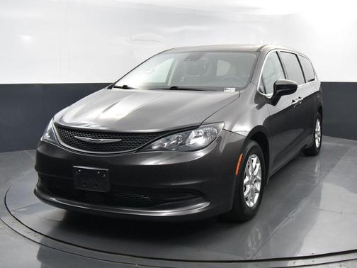 Granite Crystal Clearcoat Metallic 2023 Chrysler Voyager LX