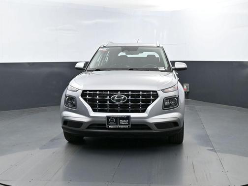 Shimmering Silver 2025 Hyundai VENUE SEL