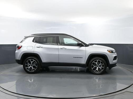 Silver Zynith 2025 Jeep Compass Limited