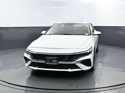 White 2025 Hyundai ELANTRA SEL Convenience