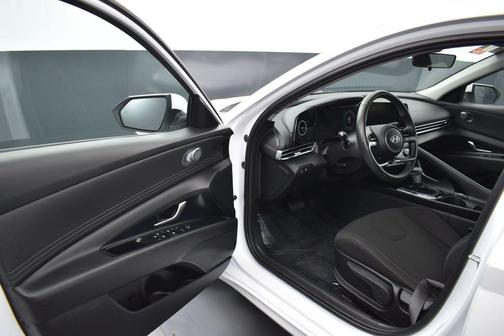 White 2025 Hyundai ELANTRA SEL Convenience