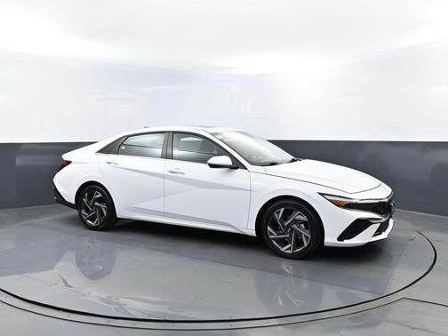 White 2025 Hyundai ELANTRA SEL Convenience