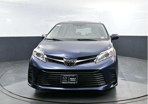 Parisian Night Pearl 2020 Toyota Sienna LE