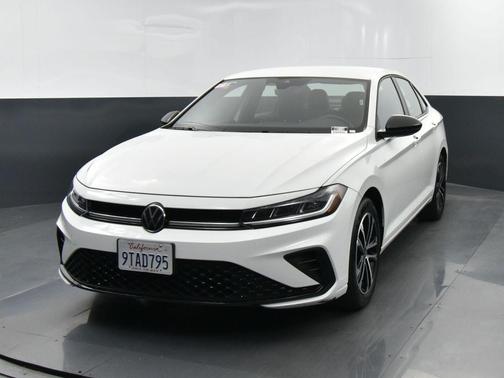 Pure White 2025 Volkswagen Jetta 1.5T Sport