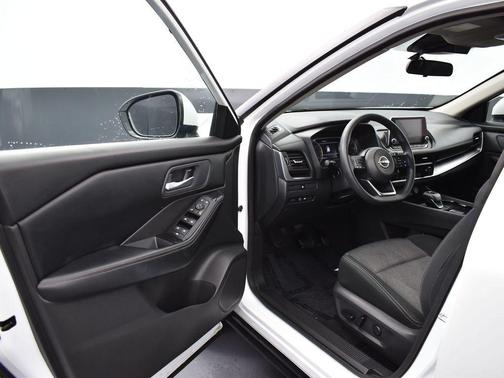 Everest White P 2024 Nissan Rogue SV