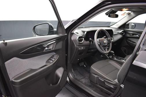 Mosaic Black Metallic 2025 Chevrolet Trailblazer LT