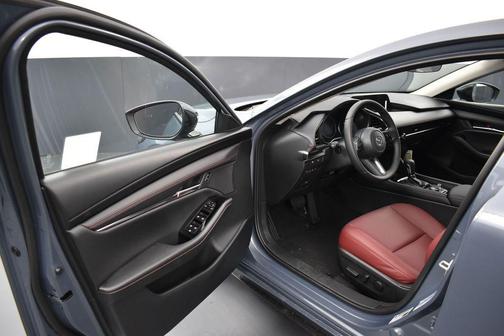 Polymetal Gray Metallic 2026 Mazda Mazda3 2.5 S Carbon Edition