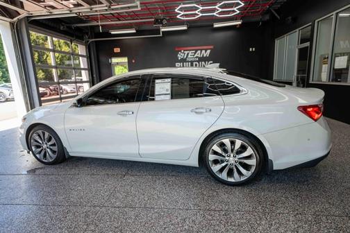 Iridescent Pearl Tricoat 2017 Chevrolet Malibu Premier