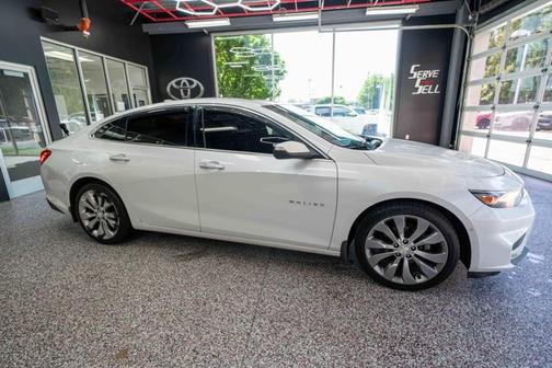 Iridescent Pearl Tricoat 2017 Chevrolet Malibu Premier