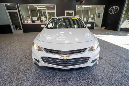Iridescent Pearl Tricoat 2017 Chevrolet Malibu Premier
