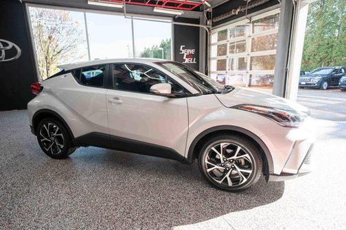 2022 Toyota C-HR XLE