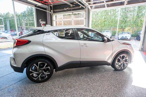 2022 Toyota C-HR XLE