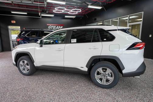 2025 Toyota RAV4 Hybrid XLE