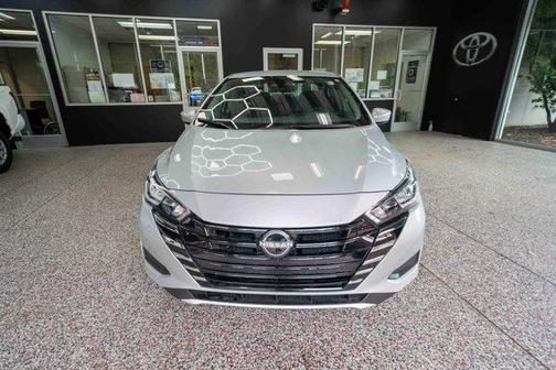 Brilliant Silver Metallic 2024 Nissan Versa 1.6 SV