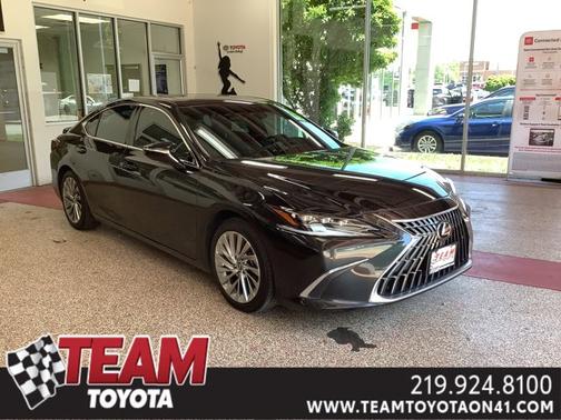 2023 Lexus ES 300h Ultra Luxury