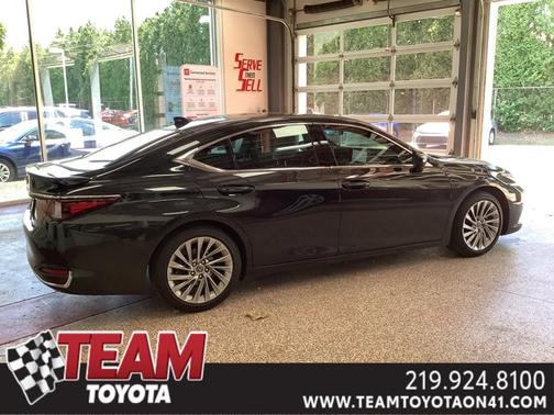 2023 Lexus ES 300h Ultra Luxury