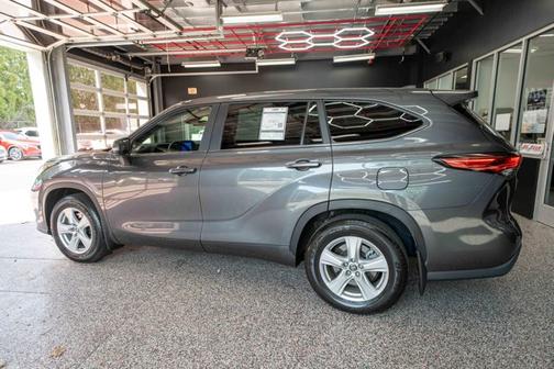 Magnetic Gray Metallic 2023 Toyota Highlander L