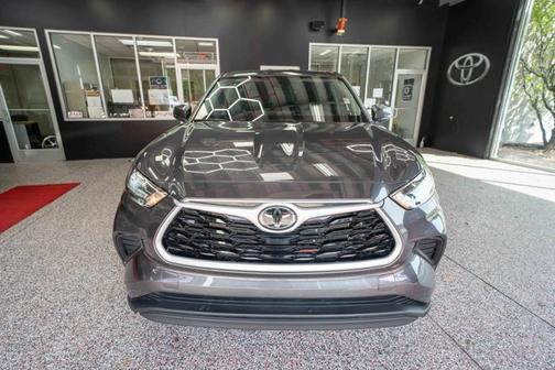 Magnetic Gray Metallic 2023 Toyota Highlander L