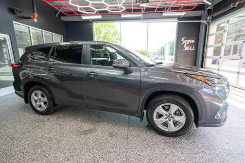 Magnetic Gray Metallic 2023 Toyota Highlander L