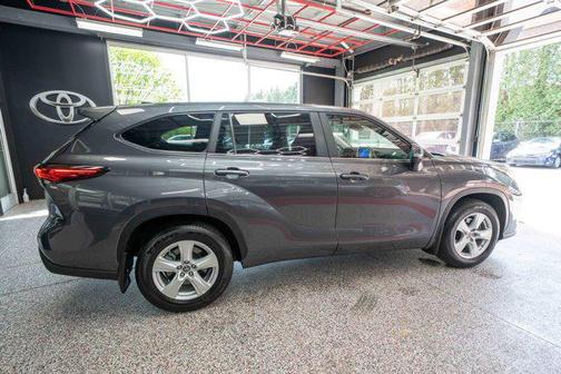 Magnetic Gray Metallic 2023 Toyota Highlander L