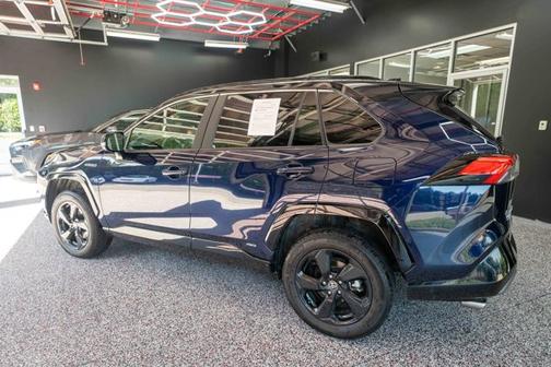 2021 Toyota RAV4 Hybrid SE
