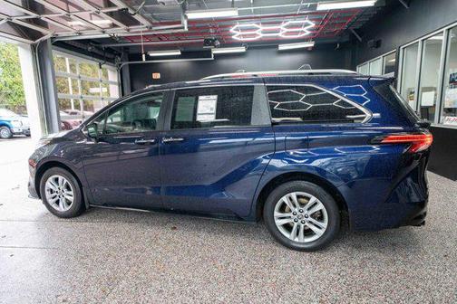 2023 Toyota Sienna Limited