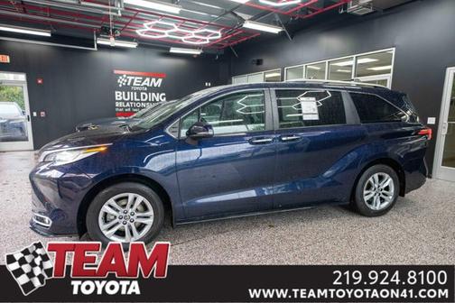 2023 Toyota Sienna Limited