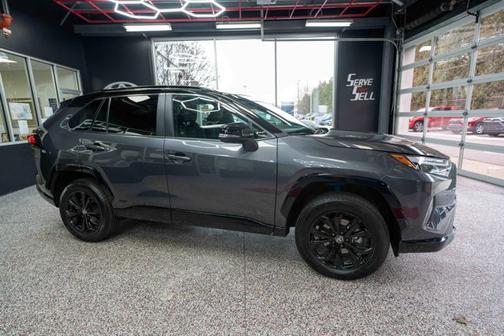 2023 Toyota RAV4 Hybrid SE