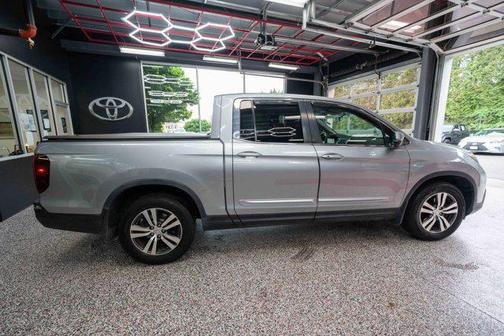 Lunar Silver Metallic 2017 Honda Ridgeline RTS