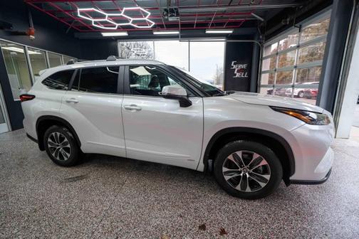 2025 Toyota Highlander Hybrid XLE