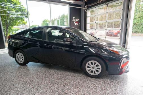 2022 Toyota Prius LE