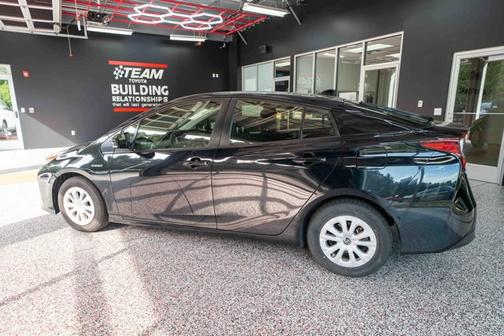 2022 Toyota Prius LE