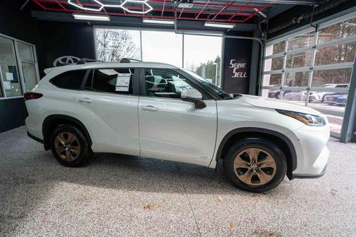 2023 Toyota Highlander Hybrid XLE