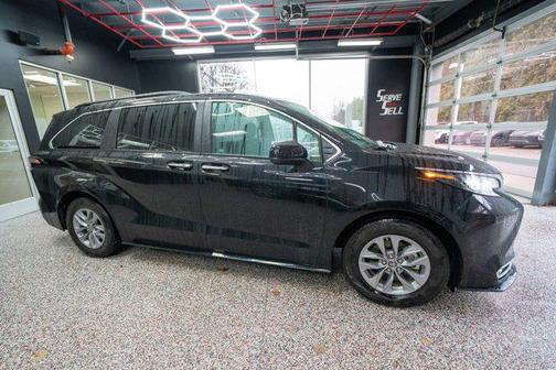 2024 Toyota Sienna XLE