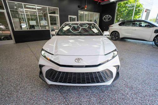 Ice Cap 2025 Toyota Camry SE