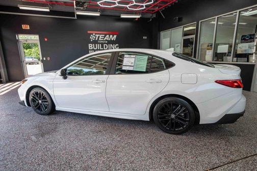 Ice Cap 2025 Toyota Camry SE